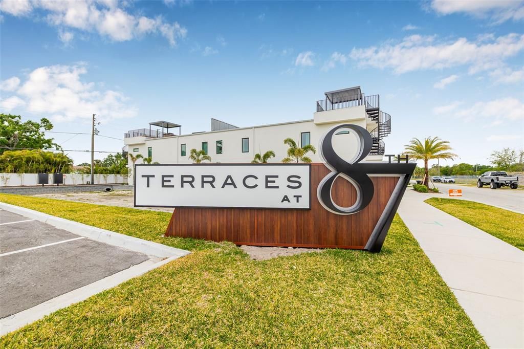 For Sale: $829,000 (4 beds, 3 baths, 1976 Square Feet)