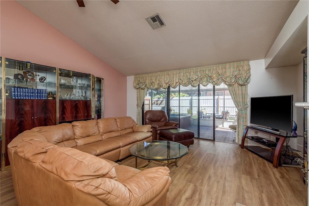 En Venta: $450,000 (3 camas, 2 baños, 1390 Pies cuadrados)