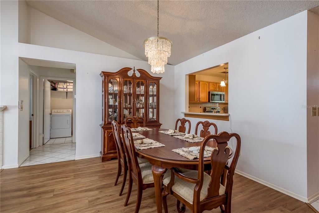 En Venta: $450,000 (3 camas, 2 baños, 1390 Pies cuadrados)