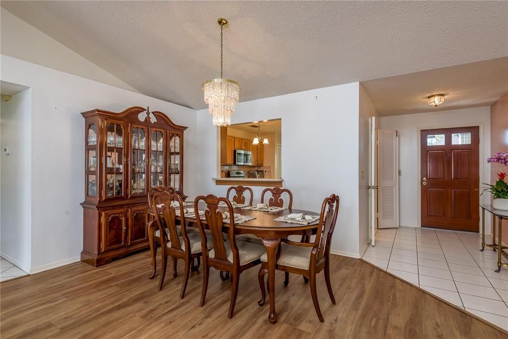 En Venta: $450,000 (3 camas, 2 baños, 1390 Pies cuadrados)