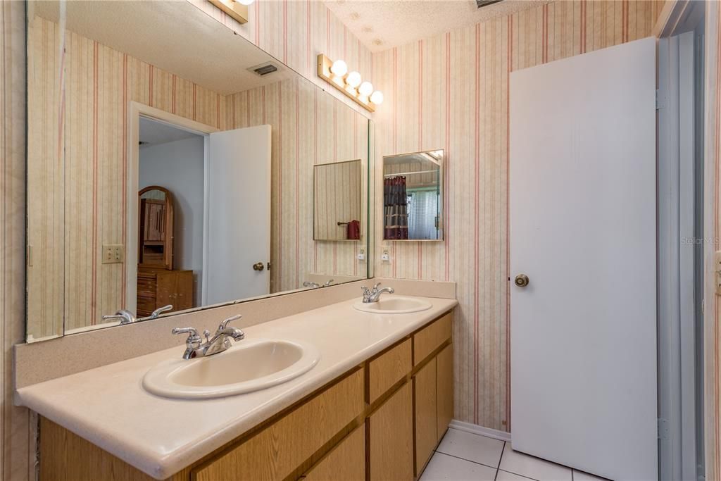 En Venta: $450,000 (3 camas, 2 baños, 1390 Pies cuadrados)