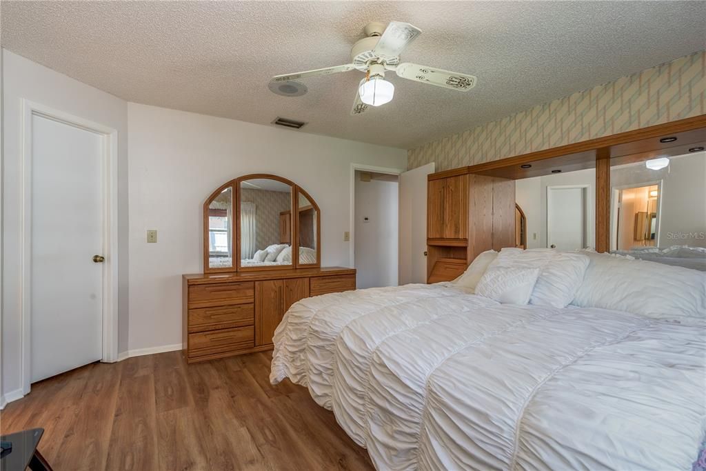 En Venta: $450,000 (3 camas, 2 baños, 1390 Pies cuadrados)