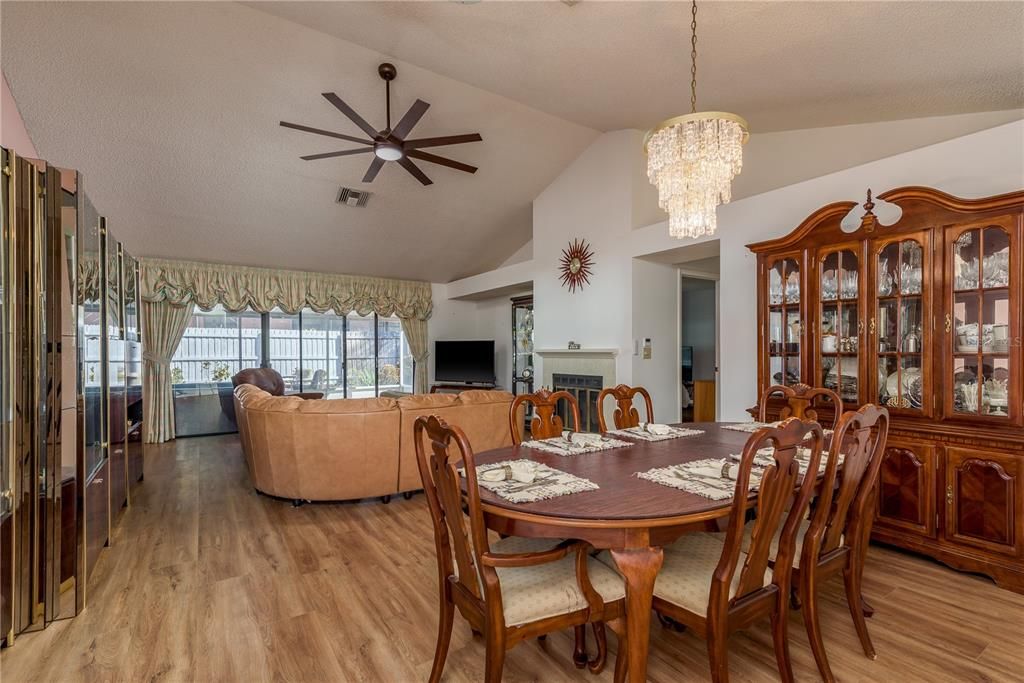 En Venta: $450,000 (3 camas, 2 baños, 1390 Pies cuadrados)