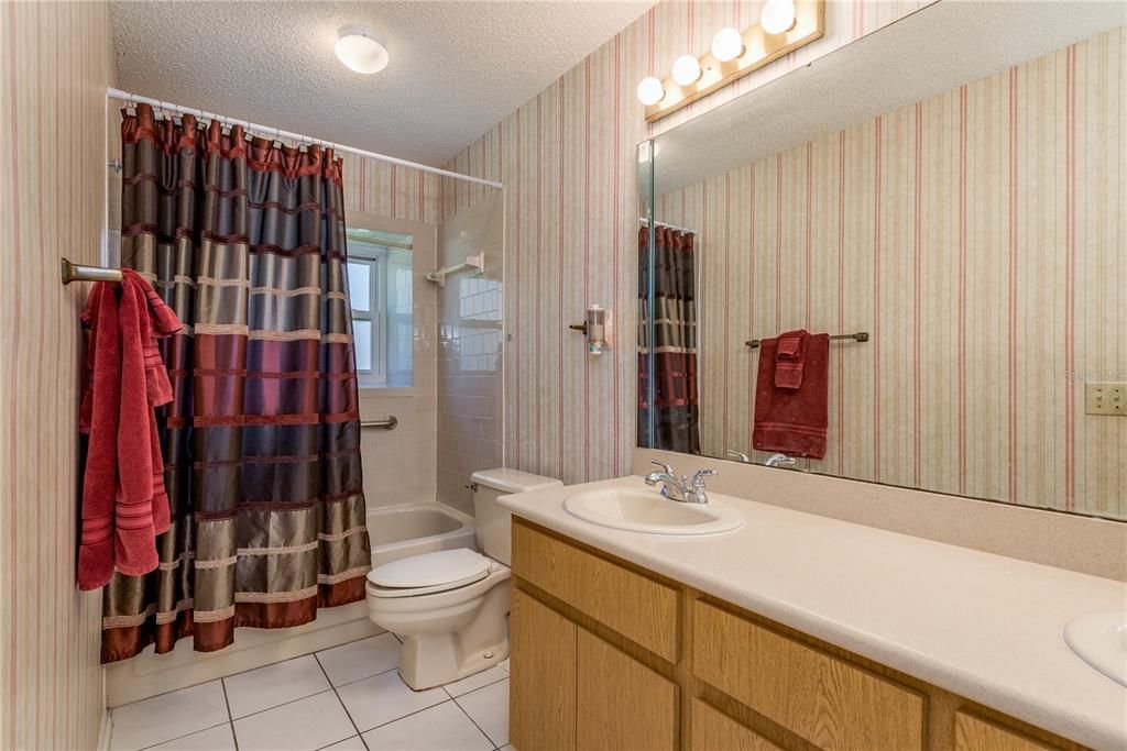 En Venta: $450,000 (3 camas, 2 baños, 1390 Pies cuadrados)