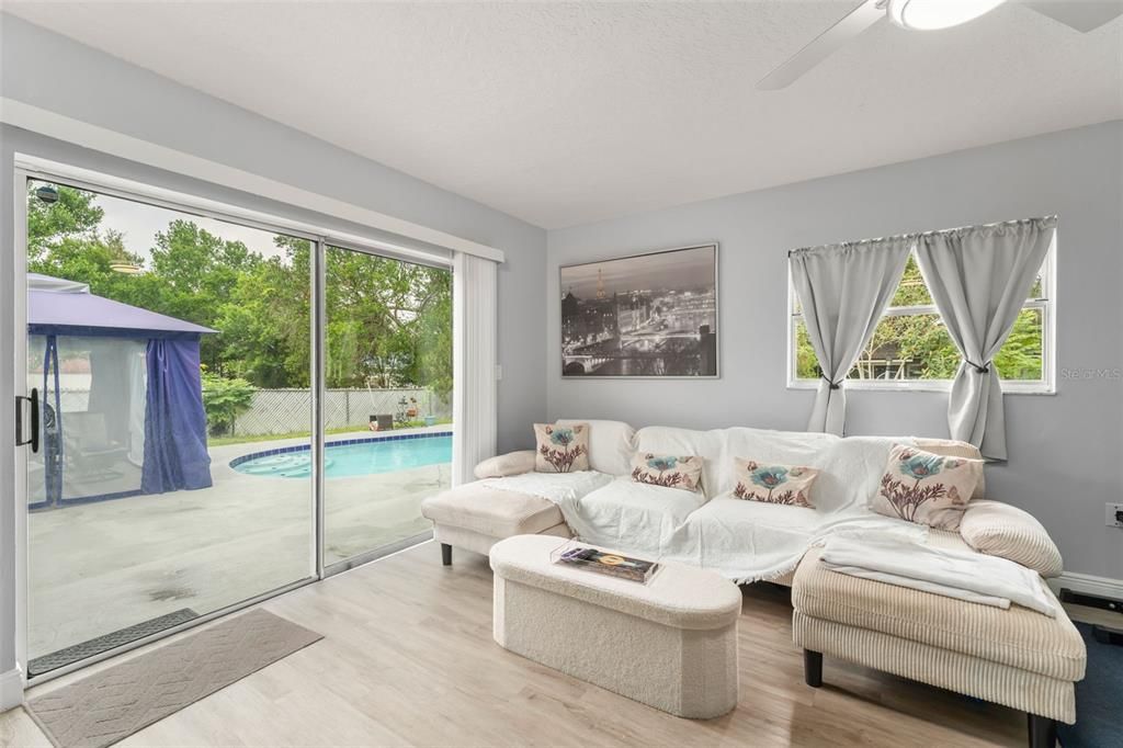 For Sale: $355,000 (4 beds, 3 baths, 1760 Square Feet)