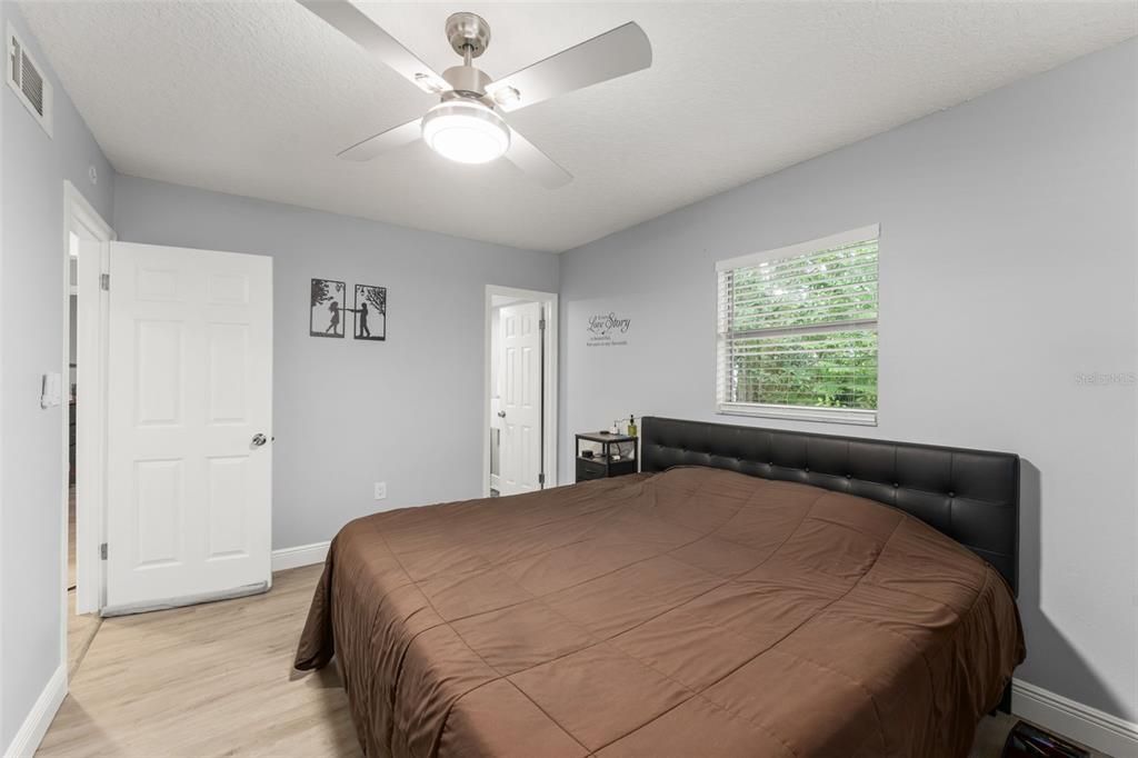 For Sale: $355,000 (4 beds, 3 baths, 1760 Square Feet)