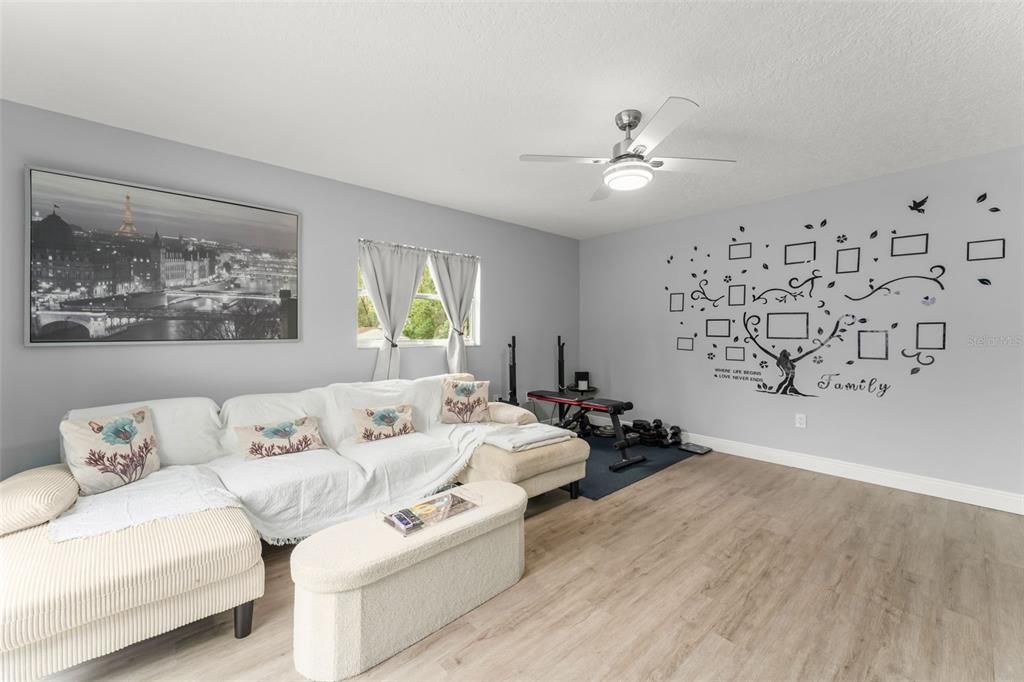 For Sale: $355,000 (4 beds, 3 baths, 1760 Square Feet)