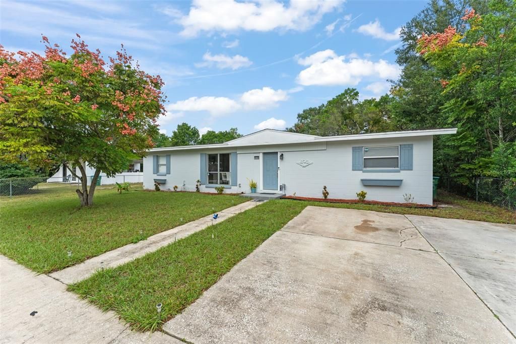 For Sale: $355,000 (4 beds, 3 baths, 1760 Square Feet)