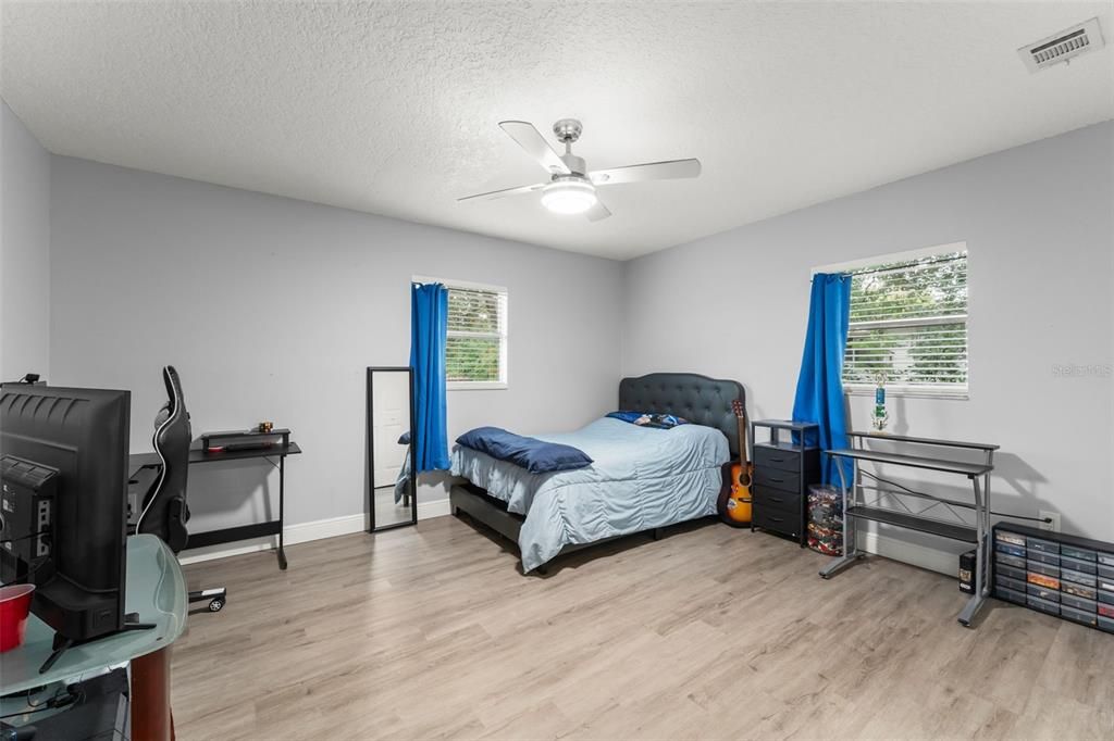 For Sale: $355,000 (4 beds, 3 baths, 1760 Square Feet)