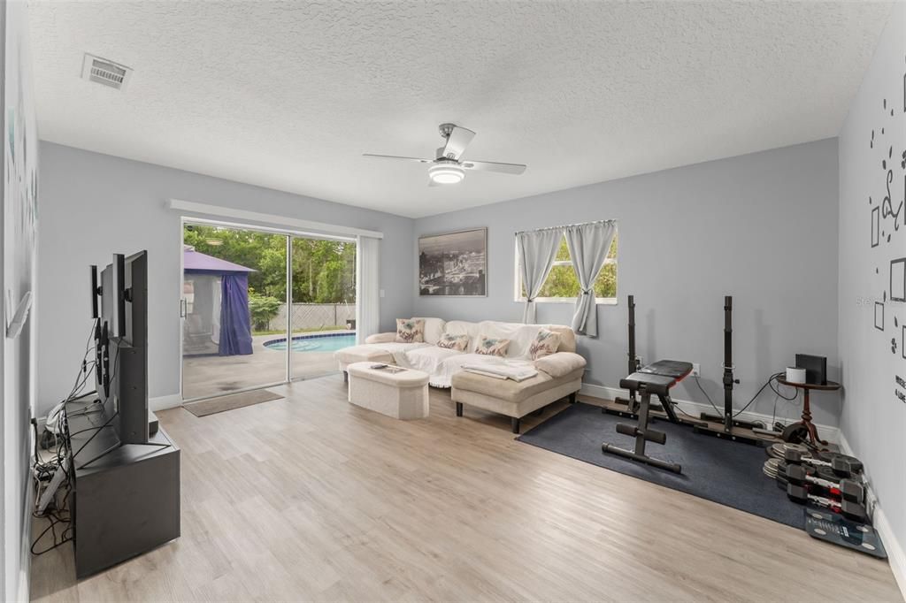 For Sale: $355,000 (4 beds, 3 baths, 1760 Square Feet)