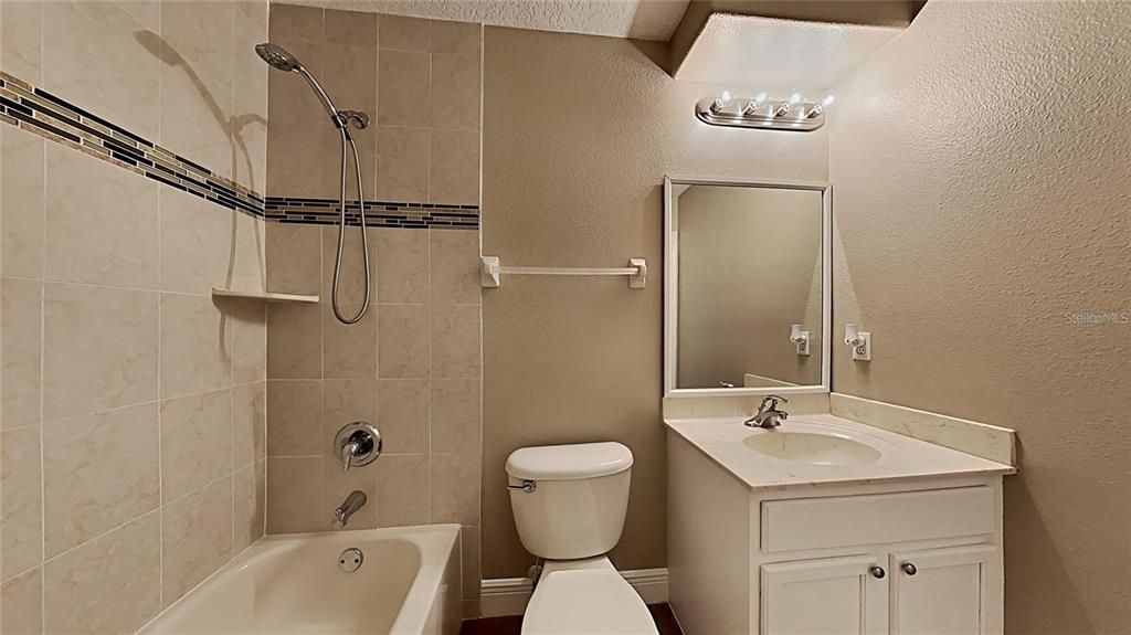 For Rent: $2,350 (3 beds, 2 baths, 1889 Square Feet)