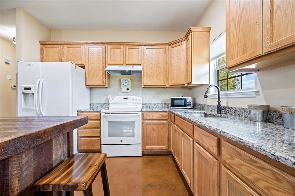 待售: $439,900 (1 贝兹, 1 浴室, 1744 平方英尺)