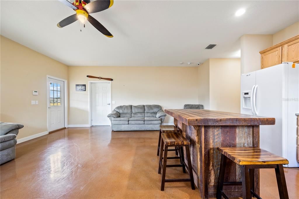 待售: $439,900 (1 贝兹, 1 浴室, 1744 平方英尺)