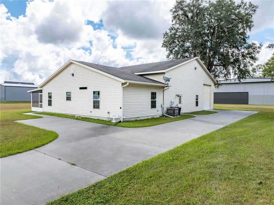 待售: $439,900 (1 贝兹, 1 浴室, 1744 平方英尺)