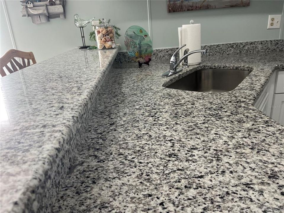 For Sale: $189,000 (2 beds, 2 baths, 1100 Square Feet)