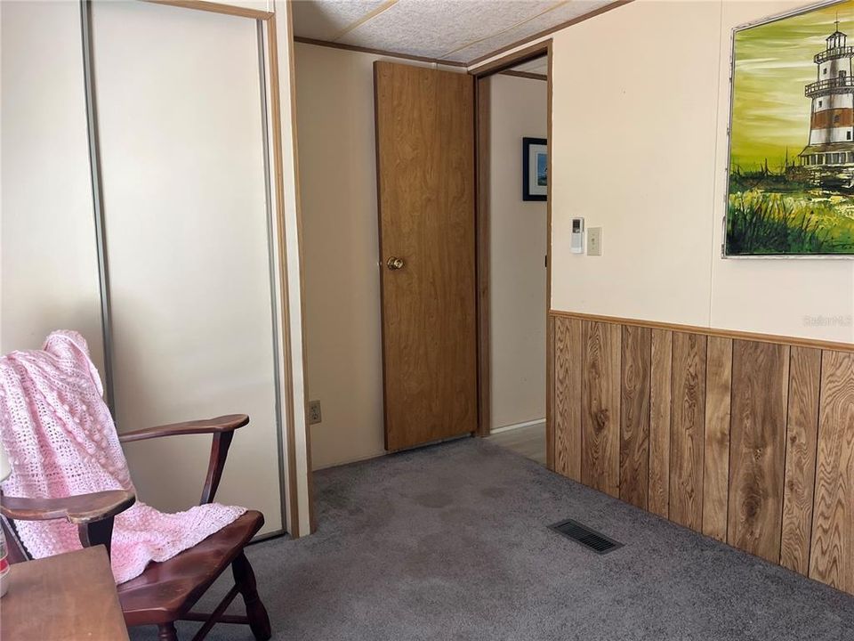 For Sale: $189,000 (2 beds, 2 baths, 1100 Square Feet)