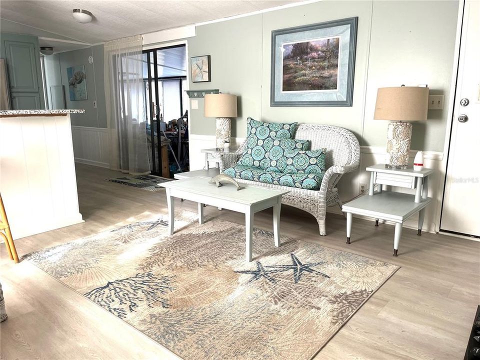 For Sale: $189,000 (2 beds, 2 baths, 1100 Square Feet)