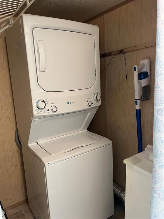 For Sale: $189,000 (2 beds, 2 baths, 1100 Square Feet)