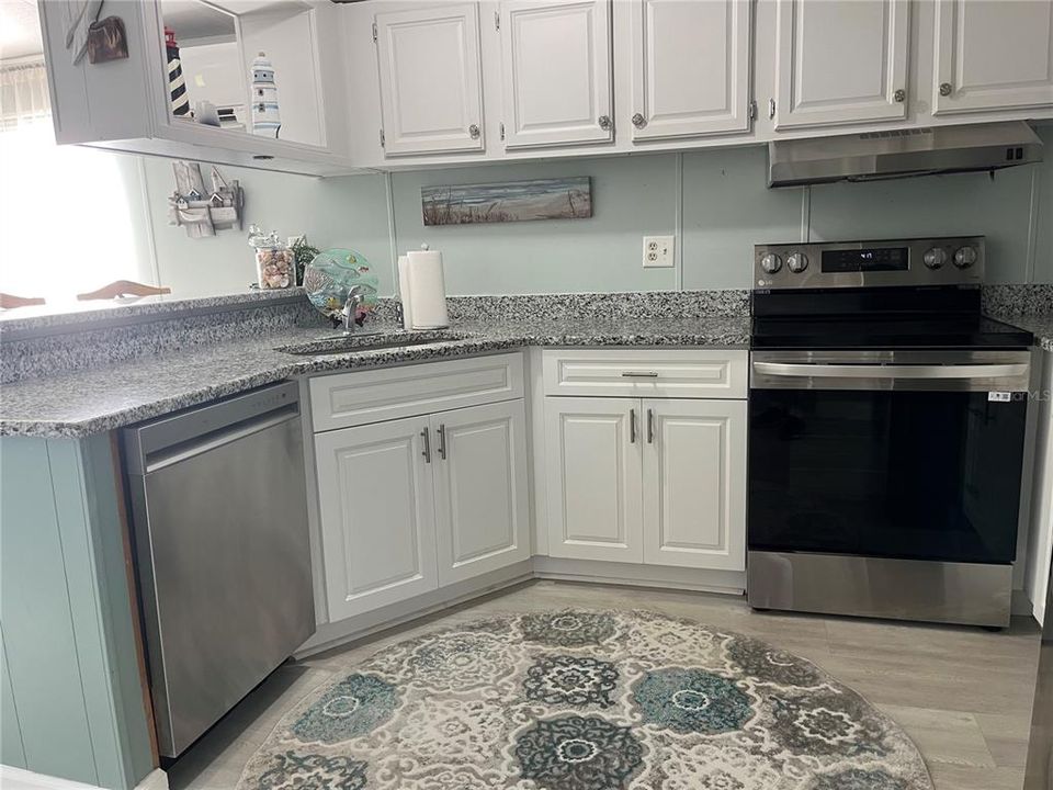 For Sale: $189,000 (2 beds, 2 baths, 1100 Square Feet)