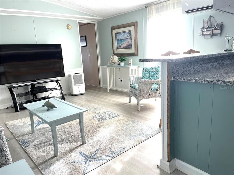 For Sale: $189,000 (2 beds, 2 baths, 1100 Square Feet)