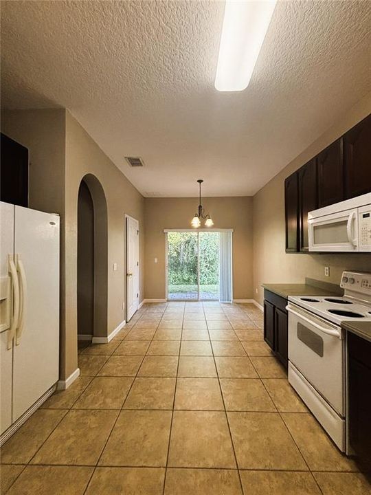 For Rent: $2,499 (5 beds, 2 baths, 1570 Square Feet)