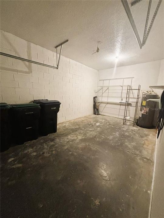 For Rent: $2,499 (5 beds, 2 baths, 1570 Square Feet)