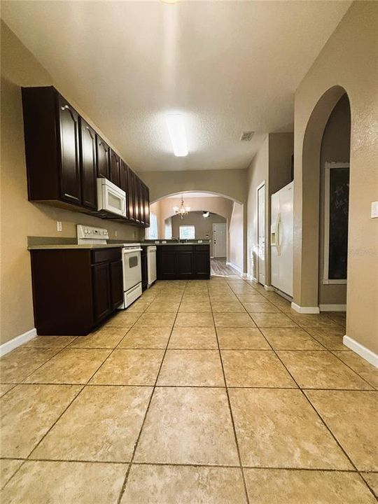 For Rent: $2,499 (5 beds, 2 baths, 1570 Square Feet)