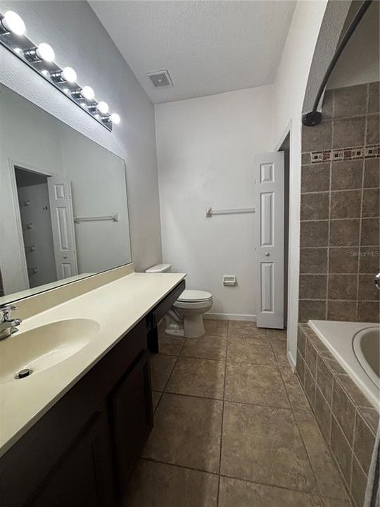 For Rent: $2,499 (5 beds, 2 baths, 1570 Square Feet)