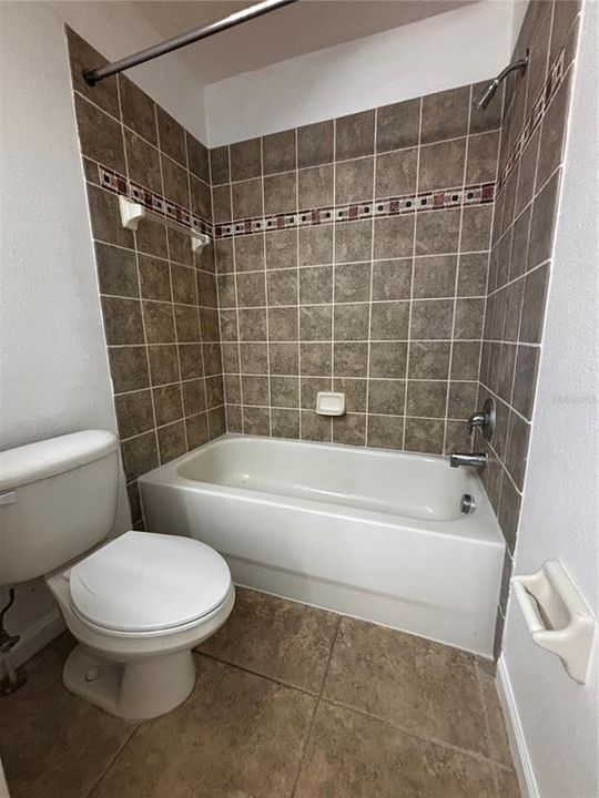 For Rent: $2,499 (5 beds, 2 baths, 1570 Square Feet)