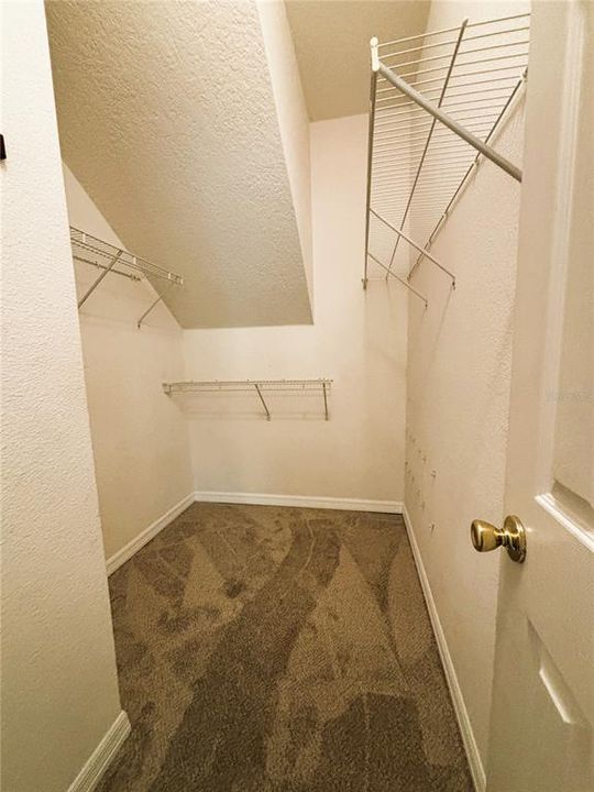 For Rent: $2,499 (5 beds, 2 baths, 1570 Square Feet)