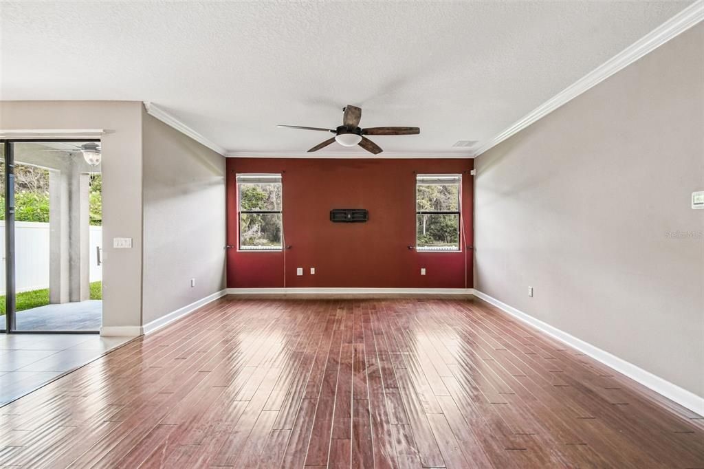 For Sale: $600,000 (6 beds, 4 baths, 3231 Square Feet)