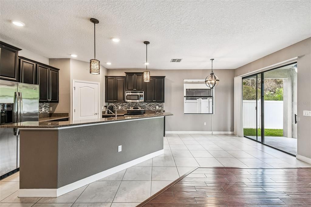 For Sale: $600,000 (6 beds, 4 baths, 3231 Square Feet)