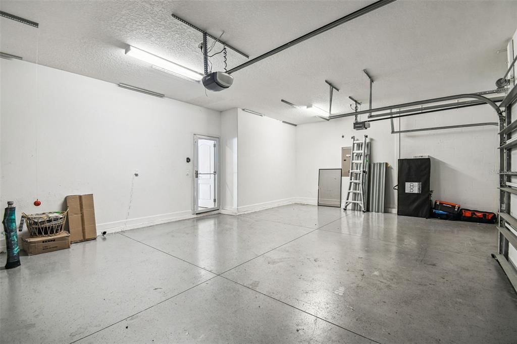 For Sale: $600,000 (6 beds, 4 baths, 3231 Square Feet)