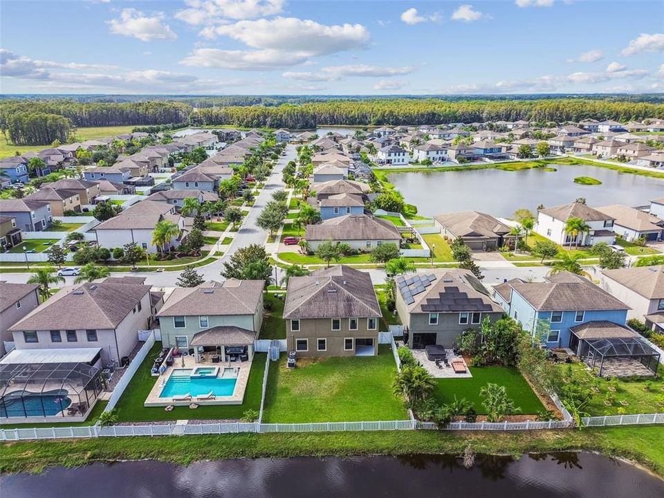 For Sale: $600,000 (6 beds, 4 baths, 3231 Square Feet)