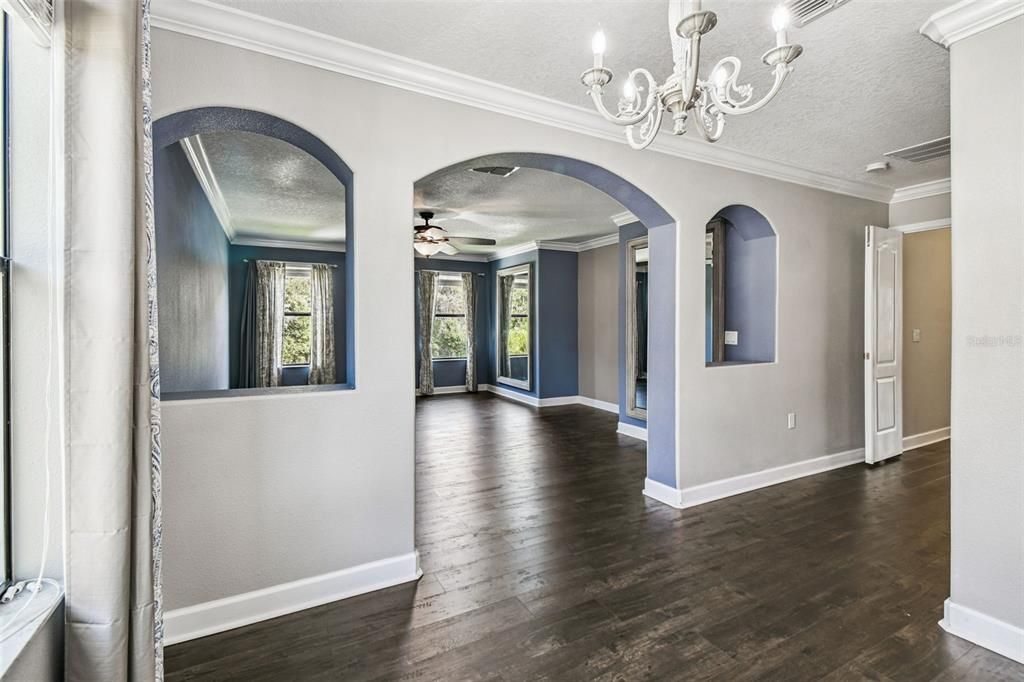 For Sale: $600,000 (6 beds, 4 baths, 3231 Square Feet)