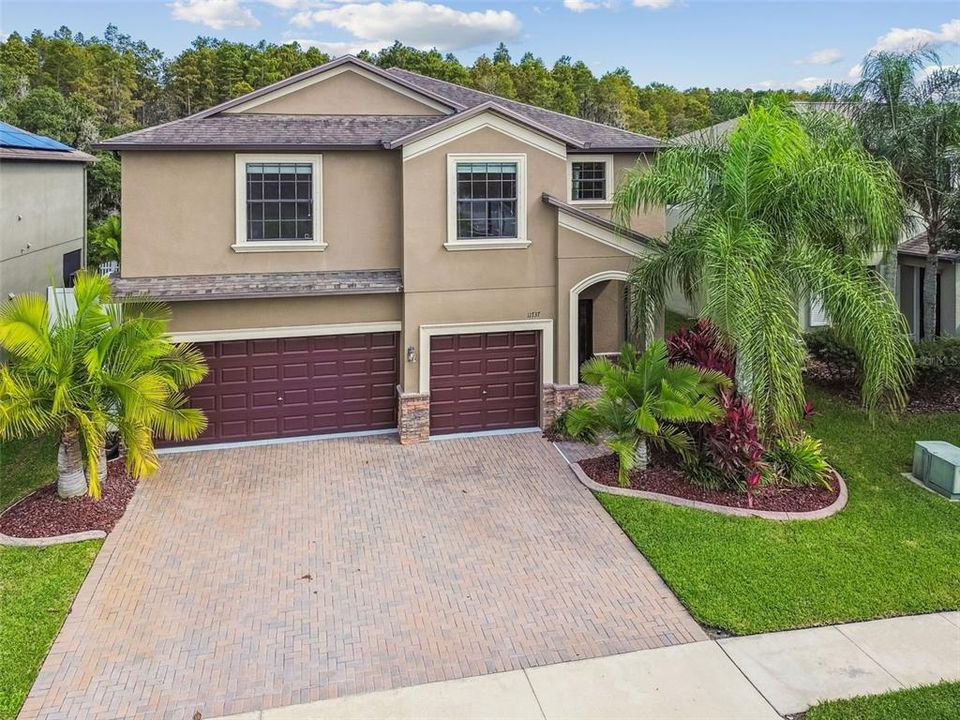 For Sale: $600,000 (6 beds, 4 baths, 3231 Square Feet)