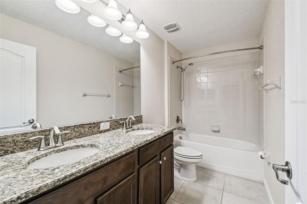 For Sale: $600,000 (6 beds, 4 baths, 3231 Square Feet)