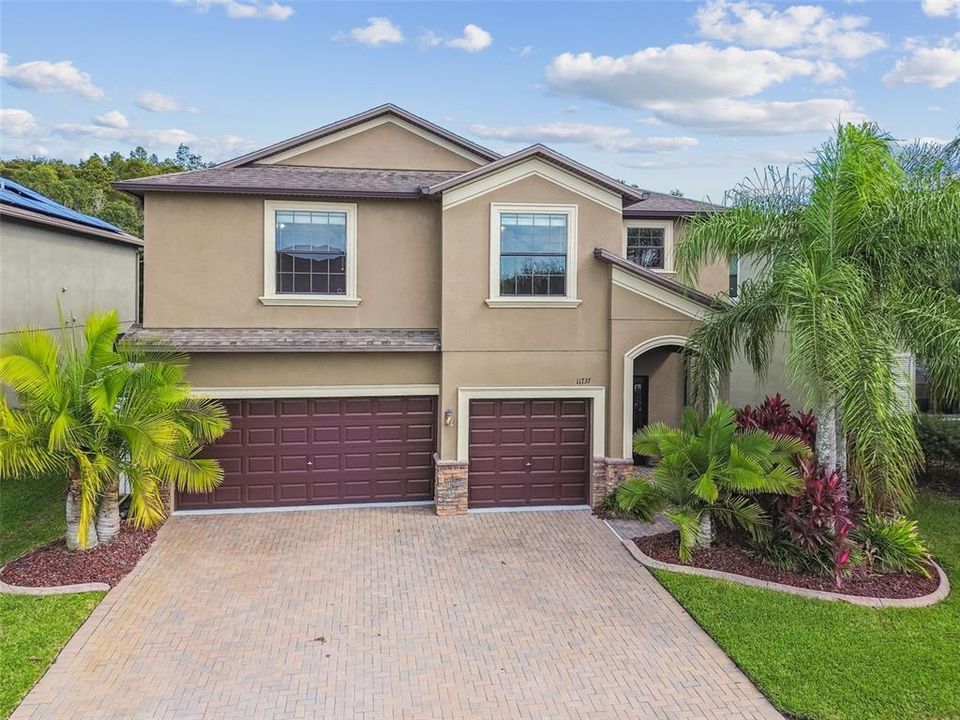 For Sale: $600,000 (6 beds, 4 baths, 3231 Square Feet)