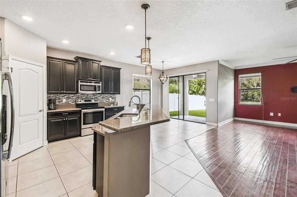 For Sale: $600,000 (6 beds, 4 baths, 3231 Square Feet)