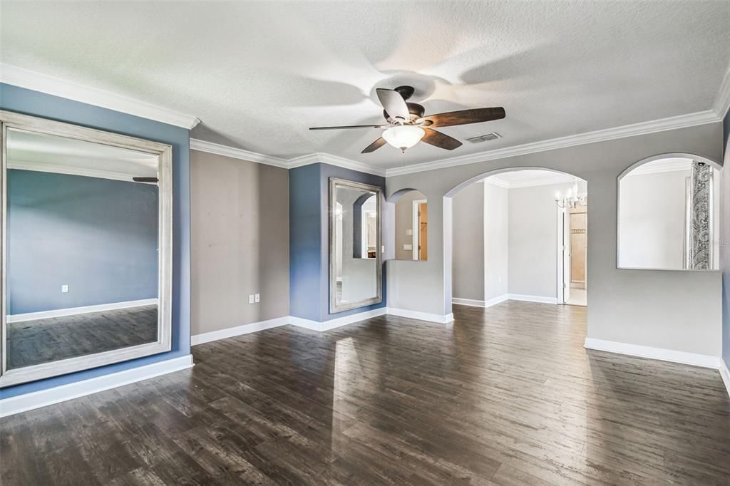 For Sale: $600,000 (6 beds, 4 baths, 3231 Square Feet)