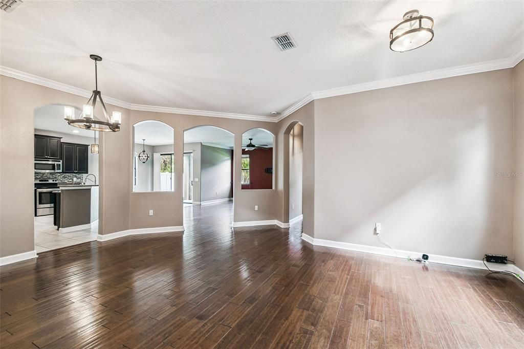 For Sale: $600,000 (6 beds, 4 baths, 3231 Square Feet)