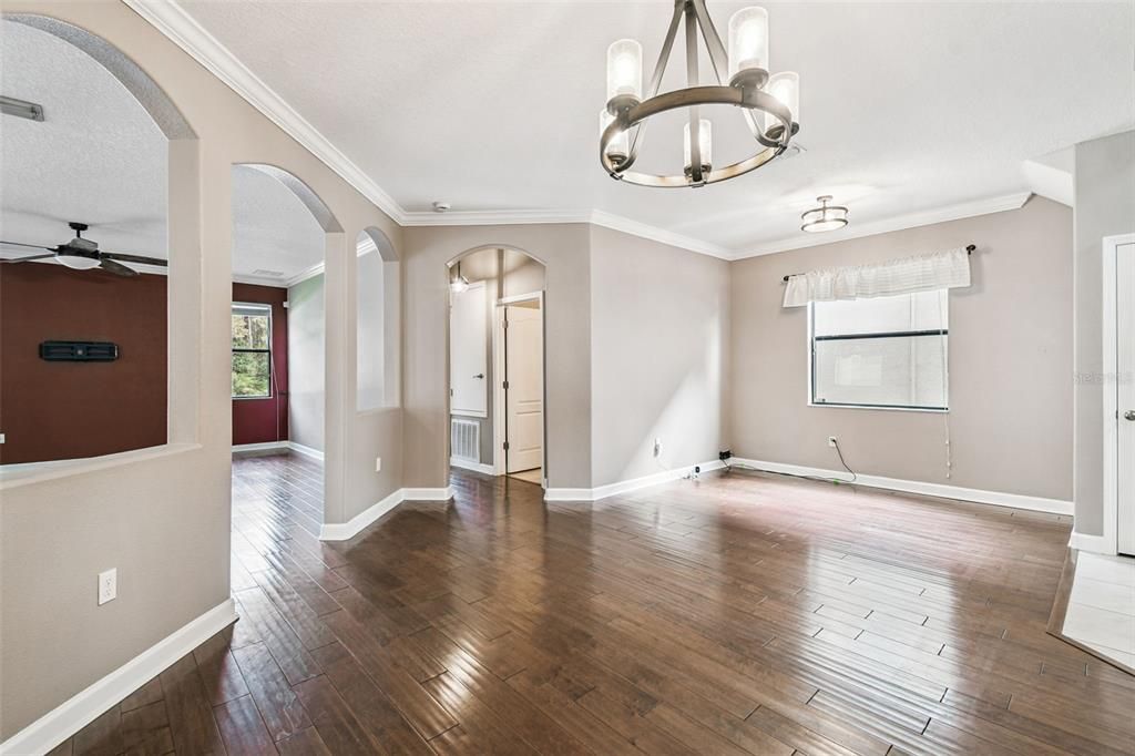 For Sale: $600,000 (6 beds, 4 baths, 3231 Square Feet)