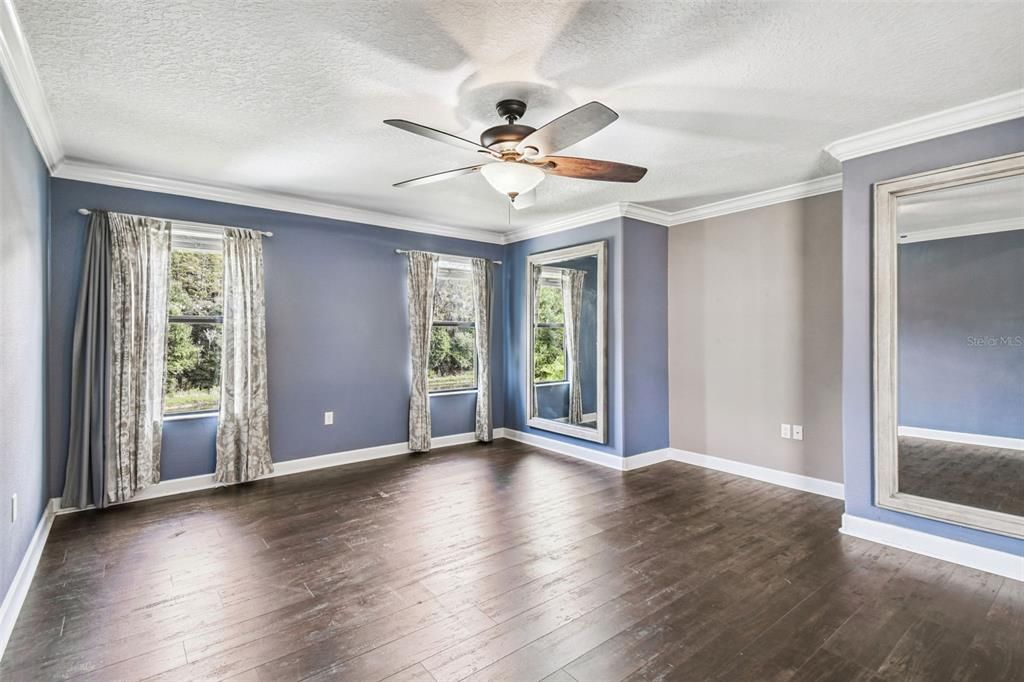 For Sale: $600,000 (6 beds, 4 baths, 3231 Square Feet)