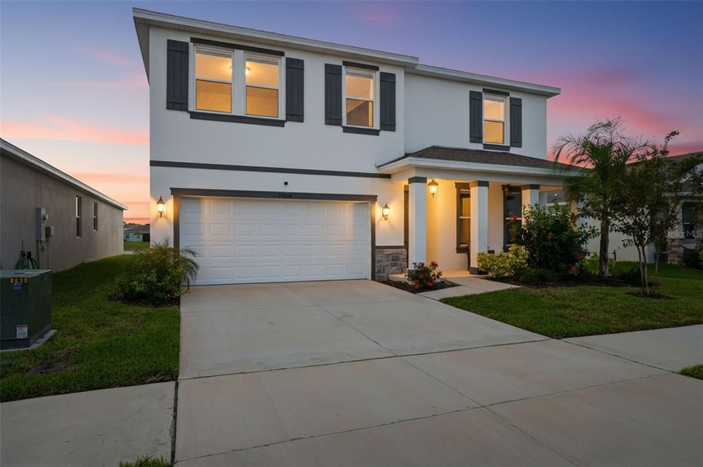 Active With Contract: $500,000 (5 beds, 3 baths, 2934 Square Feet)