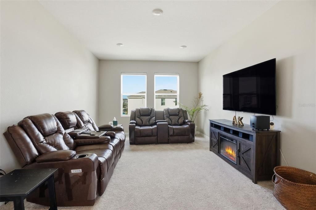 Active With Contract: $500,000 (5 beds, 3 baths, 2934 Square Feet)