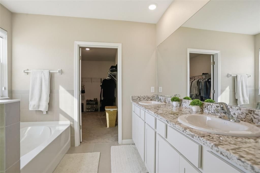 Active With Contract: $500,000 (5 beds, 3 baths, 2934 Square Feet)