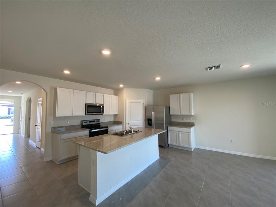 For Rent: $1,900 (4 beds, 2 baths, 1830 Square Feet)