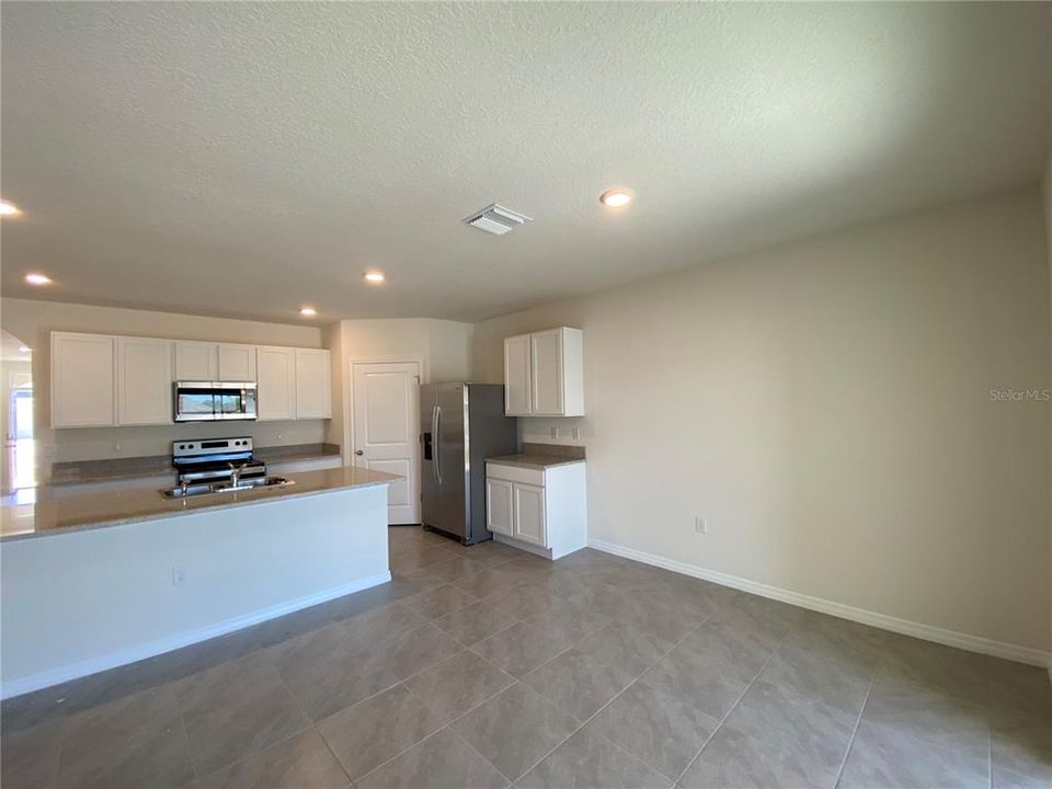 For Rent: $1,900 (4 beds, 2 baths, 1830 Square Feet)