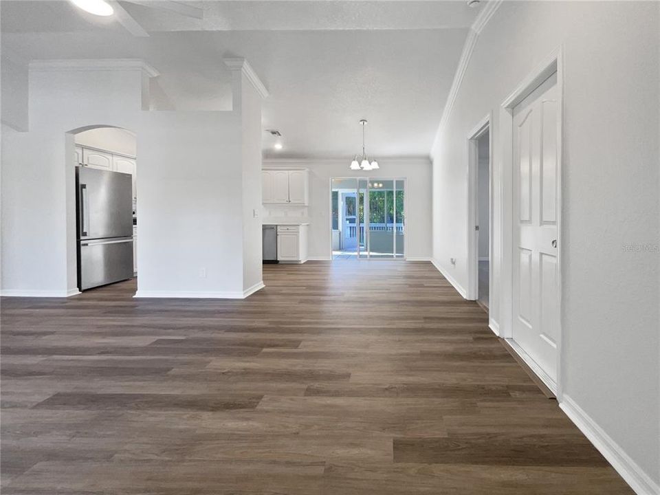 For Sale: $265,000 (3 beds, 2 baths, 1188 Square Feet)