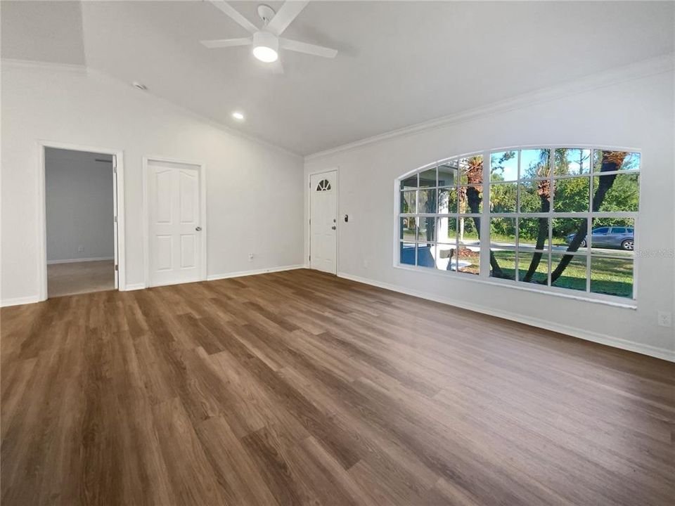 For Sale: $265,000 (3 beds, 2 baths, 1188 Square Feet)